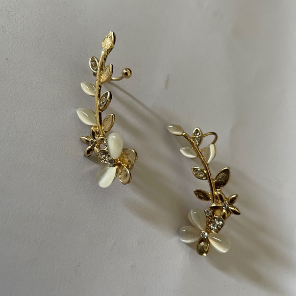 Floral Ear Cuff - Picture 6 of 8